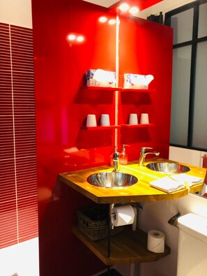Basic Room | Bathroom