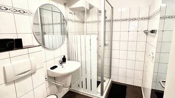 Dusche, Handtücher, Toilettenpapier