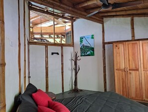 2 bedrooms, desk, free WiFi, bed sheets