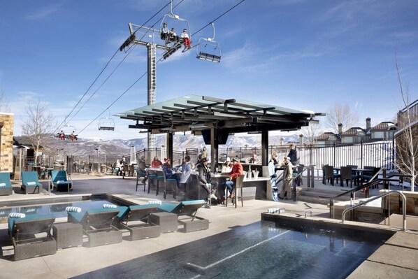 Exterior - Modern 1 Bedroom Luxury Ski In, Ski Out Residence in Snowmass Base Village (Snowmass Village)
