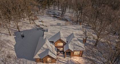 Spacious villa w/Pool, Hot Tub & Game Room on 7.5 private acres