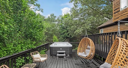Spacious villa w/Pool, Hot Tub & Game Room on 7.5 private acres
