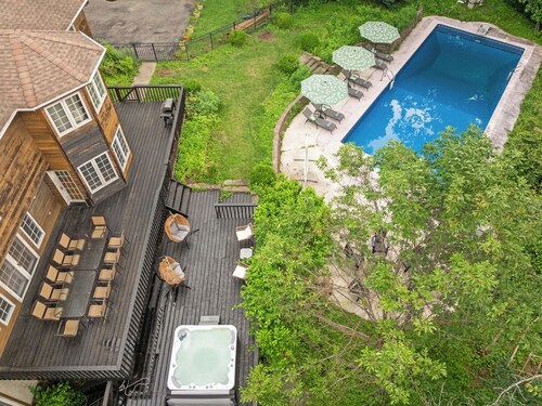 Spacious villa w/Pool, Hot Tub & Game Room on 7.5 private acres
