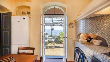 Micro-ondes, four, plaque de cuisson, lave-vaisselle