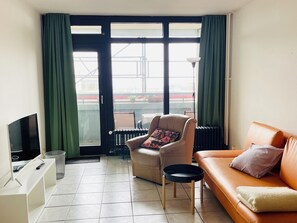 Smart TV - Vacation apartment with sea view at Hotel Olympia (Kiel)