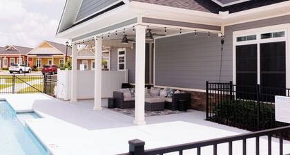 The Cottages: 2BR/2BA Dothan Pet Friendly
Gorgeous Pool, Pickle Ball court, Gym