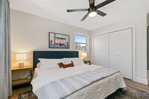 4 habitaciones, escritorio, tabla de planchar con plancha y wifi