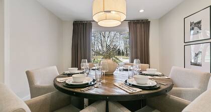 Evergreen Lodge - Enjoy relaxing in the hot tub or smores by the fire!