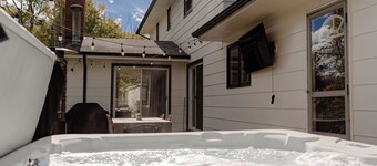Evergreen Lodge - Enjoy relaxing in the hot tub or smores by the fire!