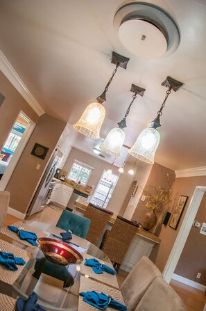 House | 4 bedrooms, Internet - Large Groups-seq Parks Coast Wineries Skiing (Visalia)