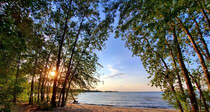 Harborview on the water-sleeps 14!