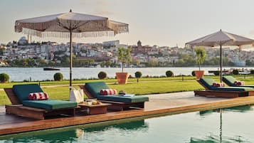 Indoor pool, 4 outdoor pools