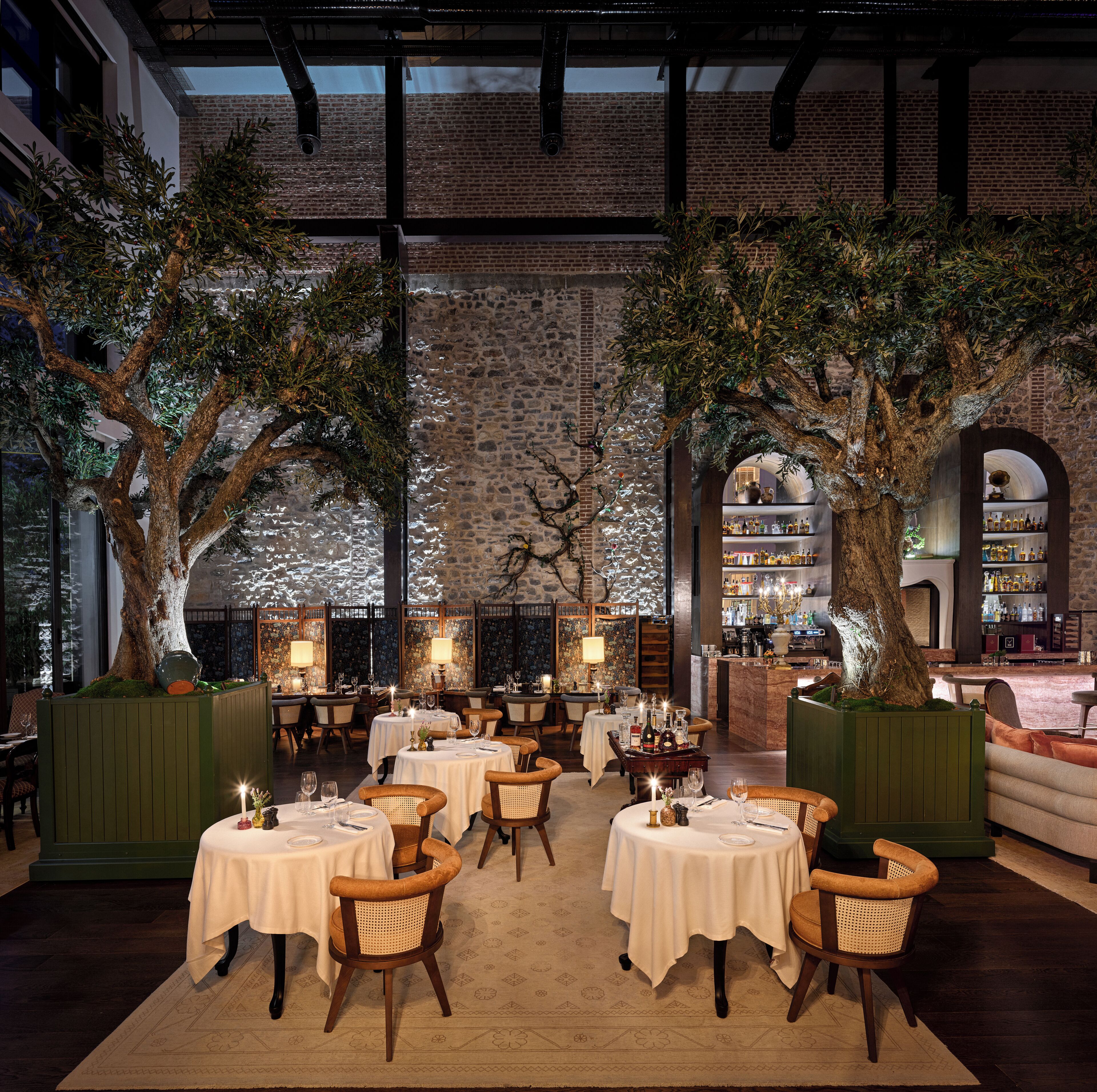 6 Restaurants; Frühstück, Mittagessen und Abendessen werden serviert