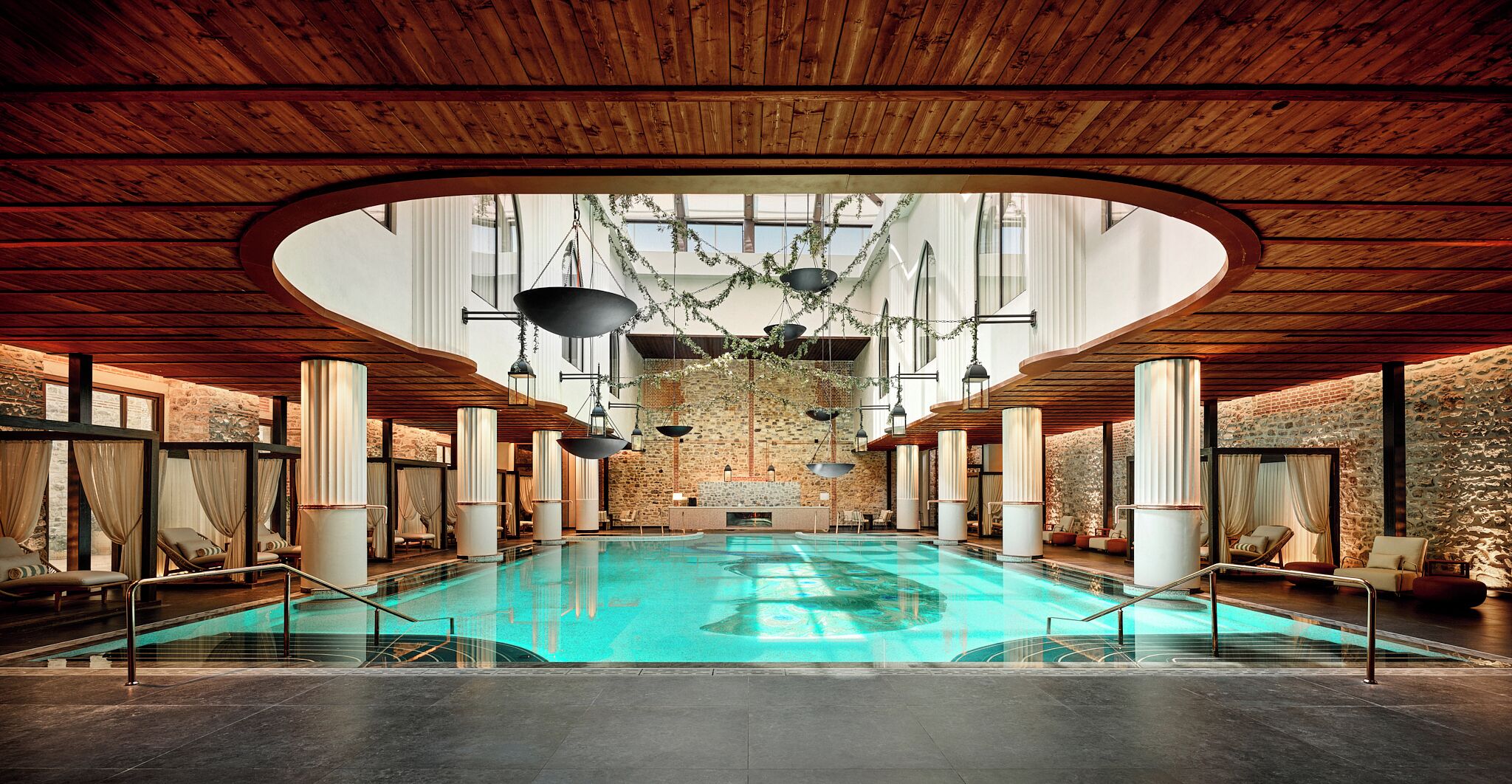 Sauna, hot tub, steam room, hot springs/mineral springs