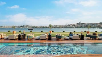 Indoor pool, 4 outdoor pools