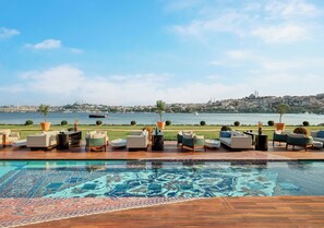 Inomhuspool och 4 utomhuspooler