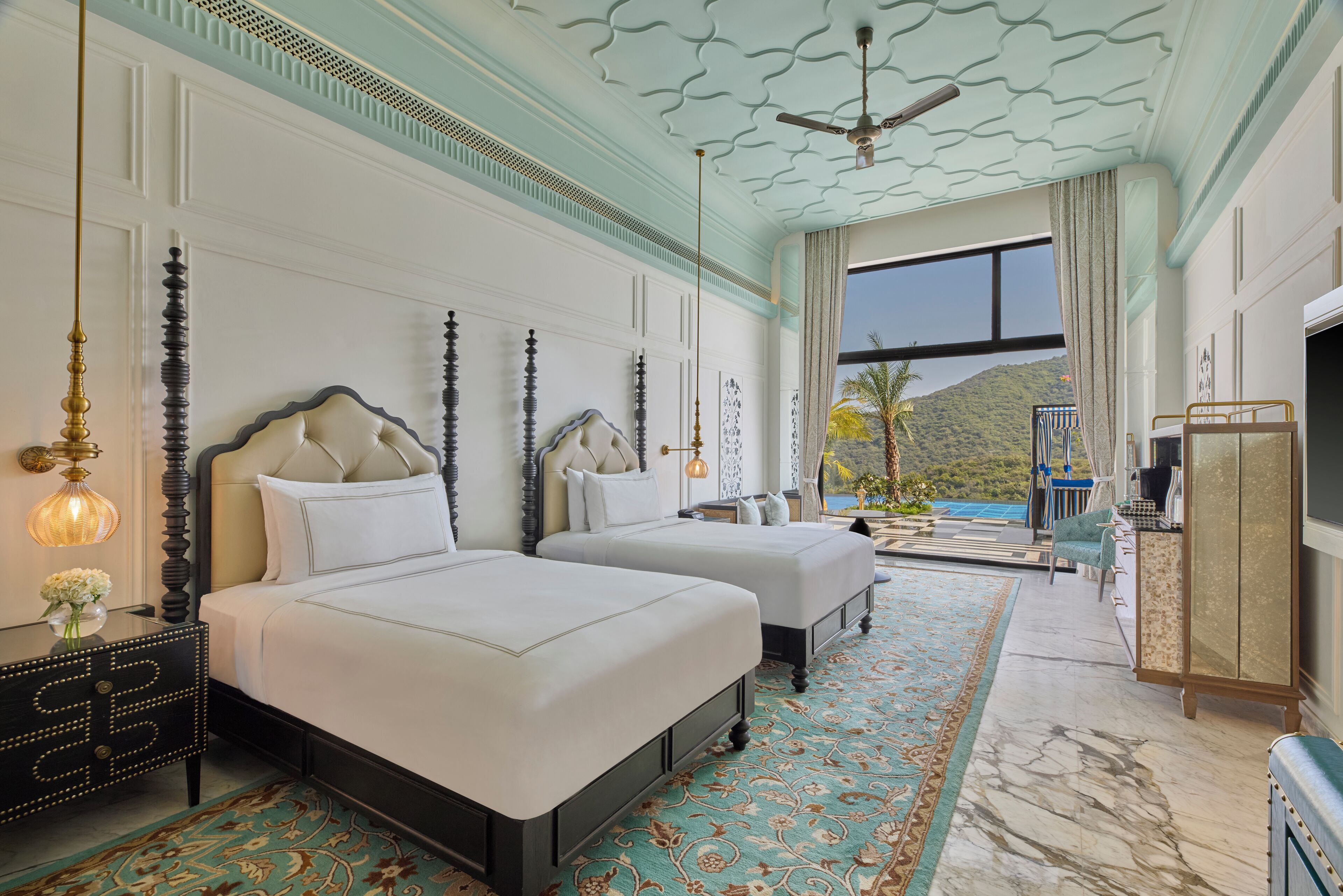 Een gratis minibar, een kluis op de kamer, een strijkplank/strijkijzer