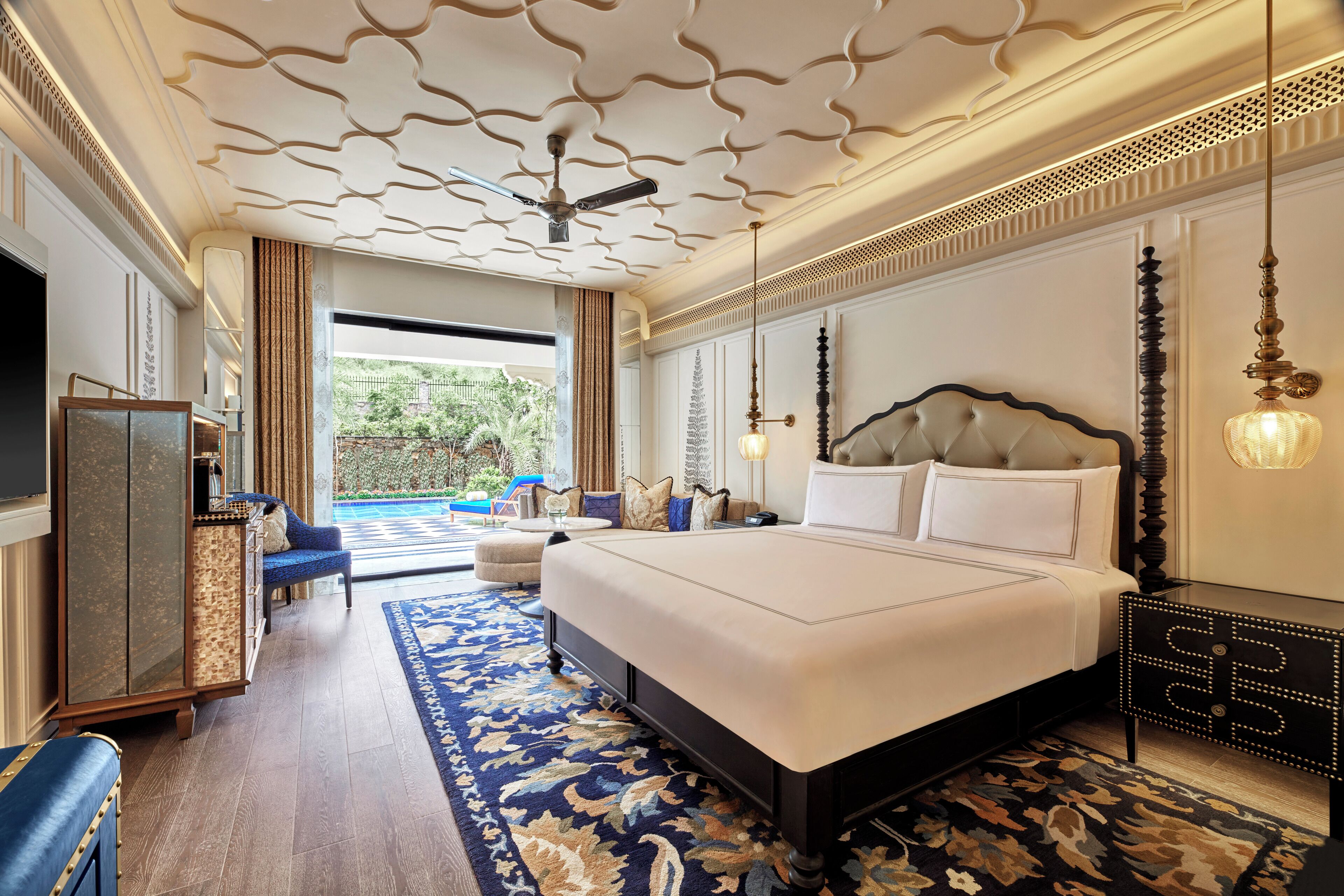 Rom – signature, 1 kingsize-seng | Minibar (inkludert), safe på rommet og strykejern/-brett