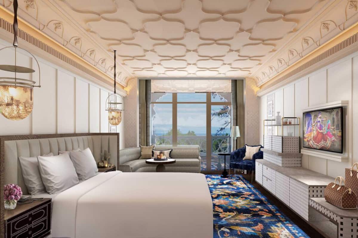 Minibar với thức uống miễn phí, két bảo mật tại phòng