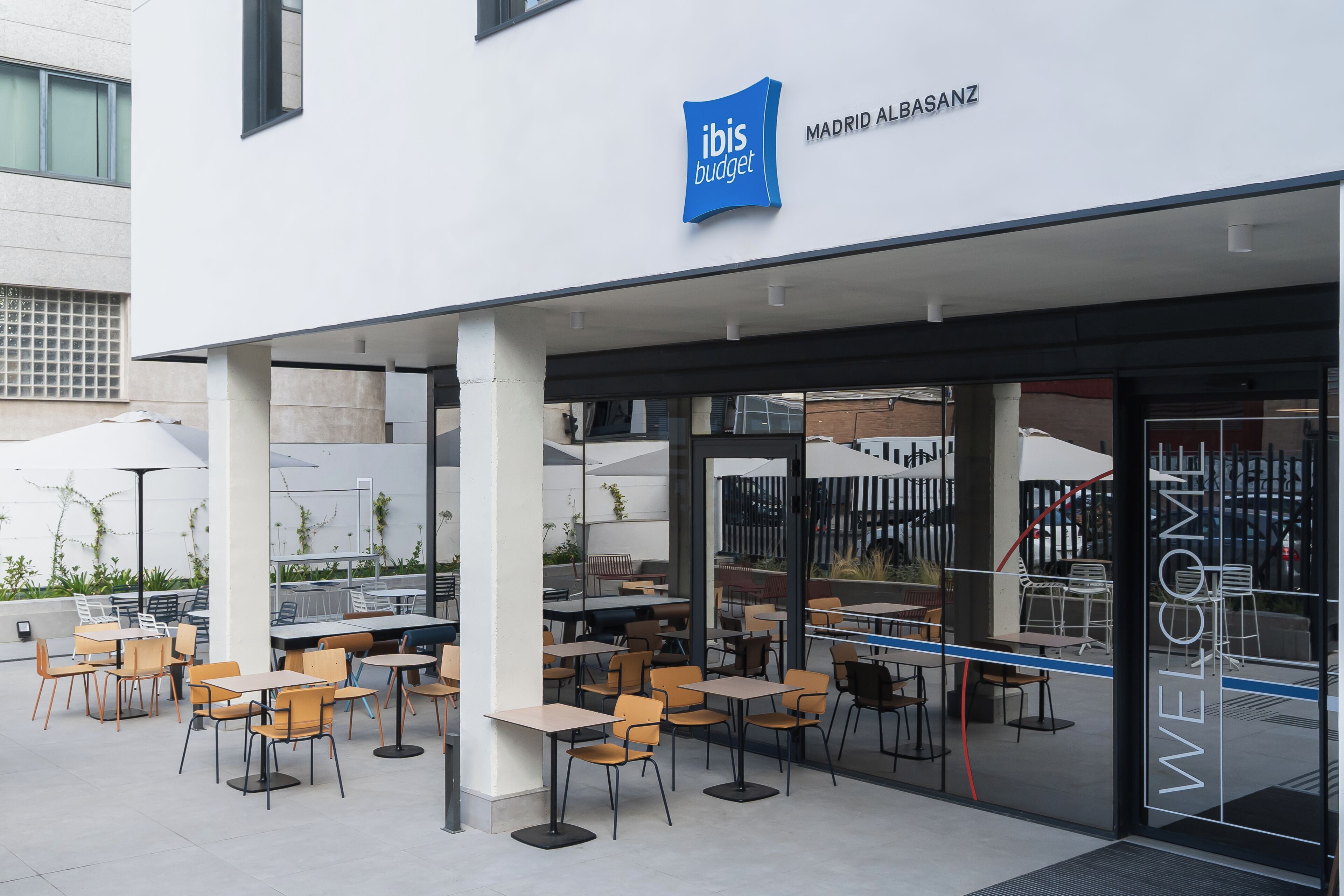 المنشأة من الخارج