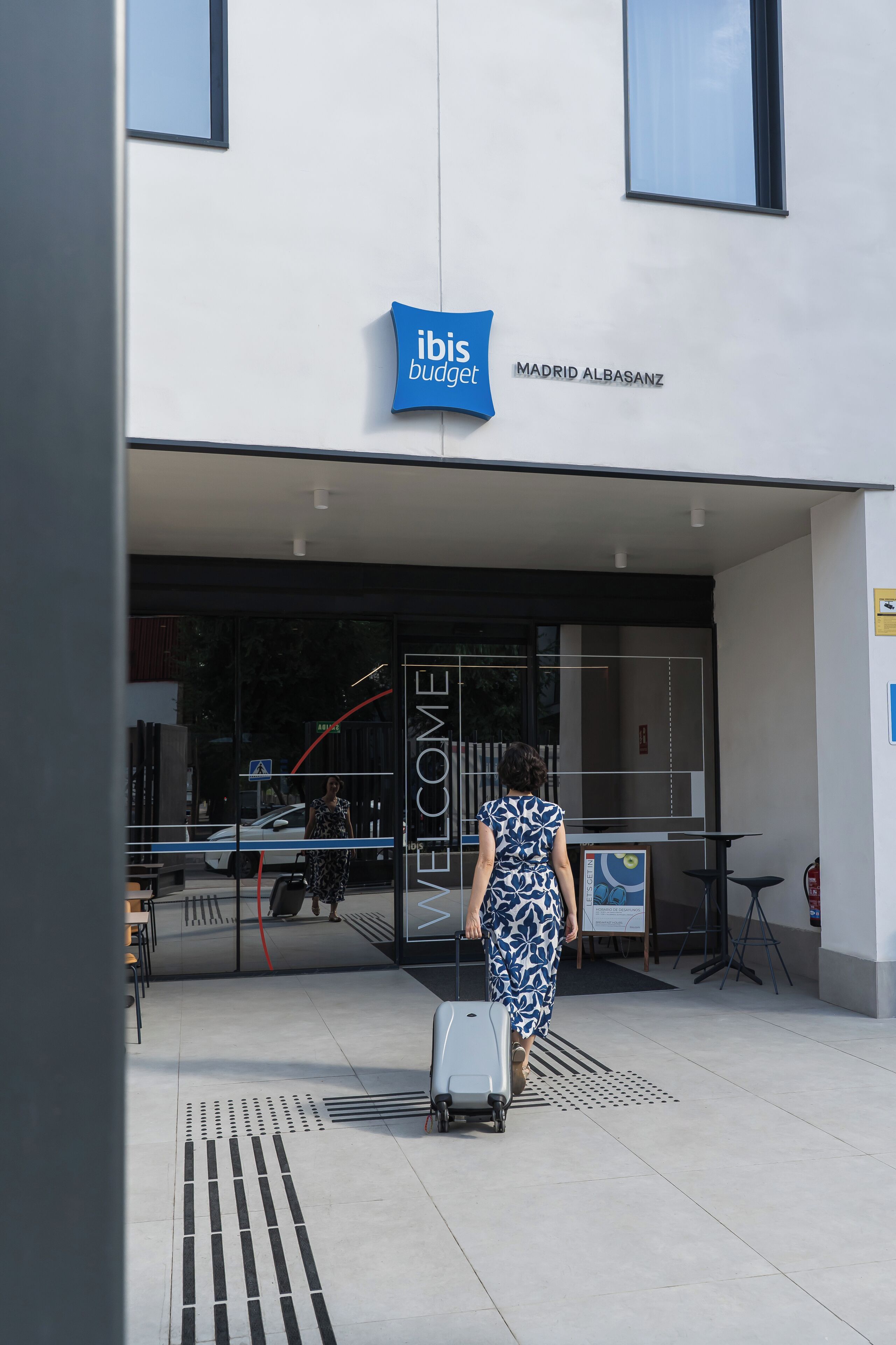 المنشأة من الخارج