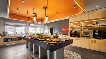 Desayuno buffet (PLN 70 por persona)