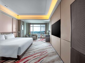 Deluxe Room, 1 King Bed, Accessible