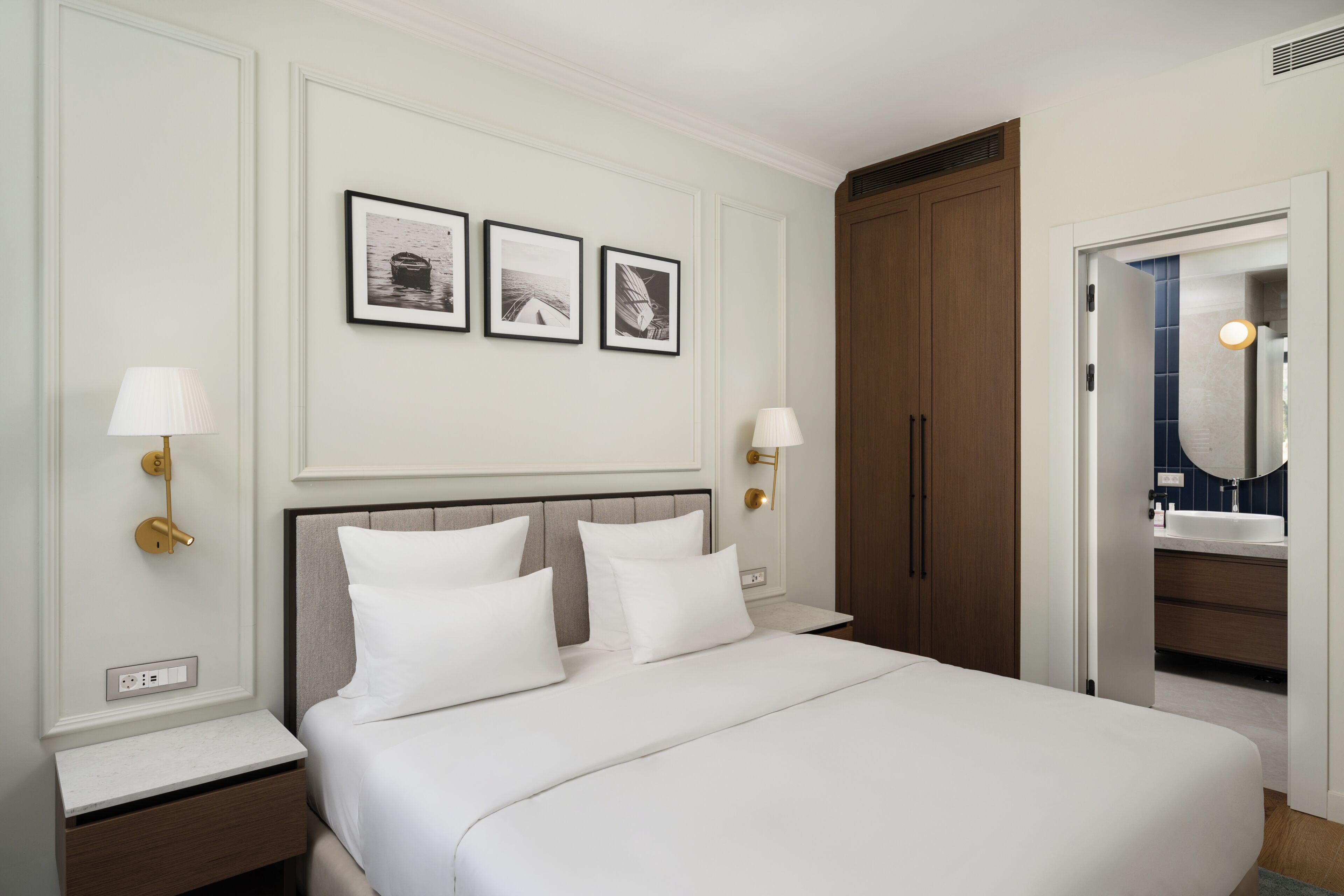 Deluxe Apartment, 1 Double Bed with Sofa bed (1 Bedroom) | Hypo-allergenic bedding, minibar, in-room safe, desk