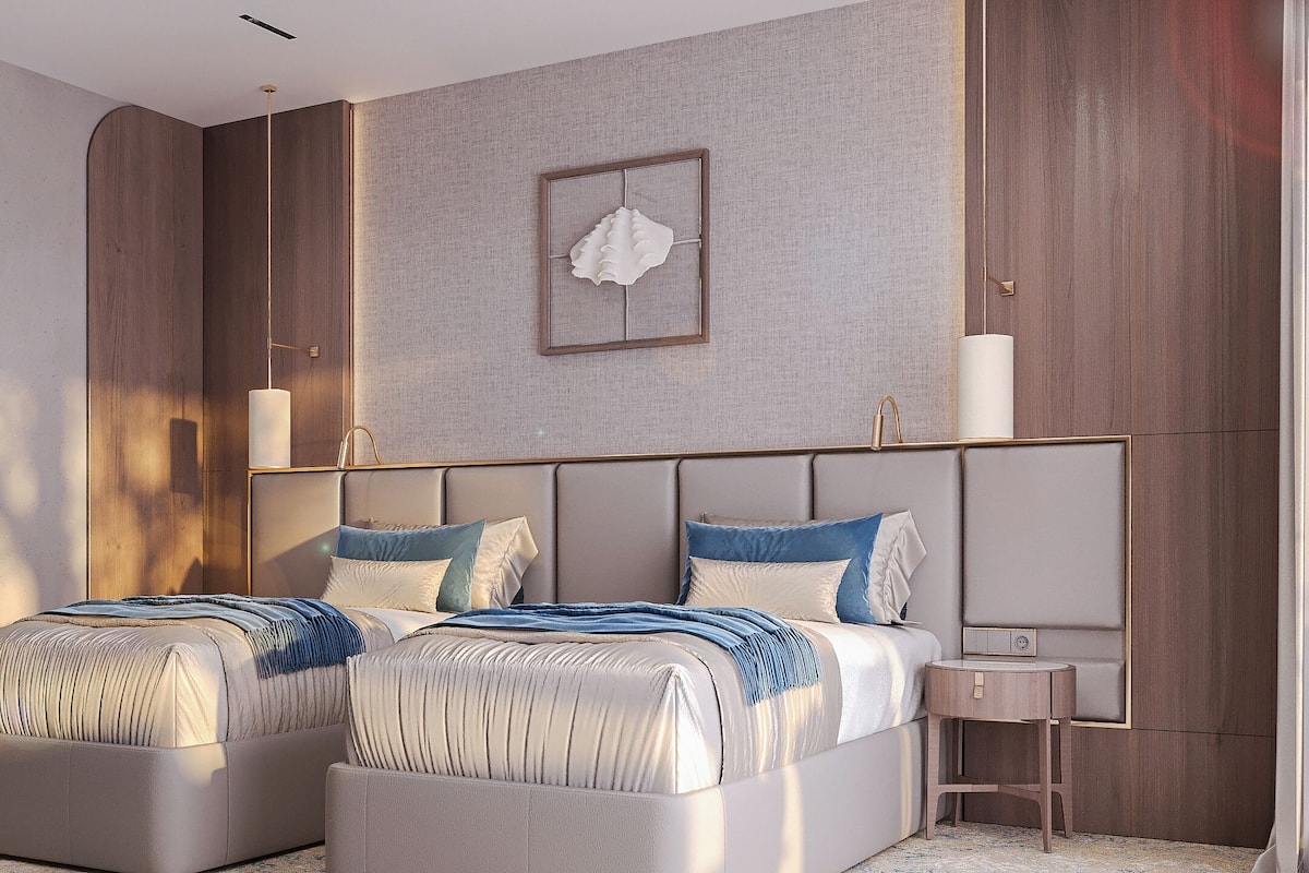 Hypo-allergenic bedding, minibar, in-room safe, desk