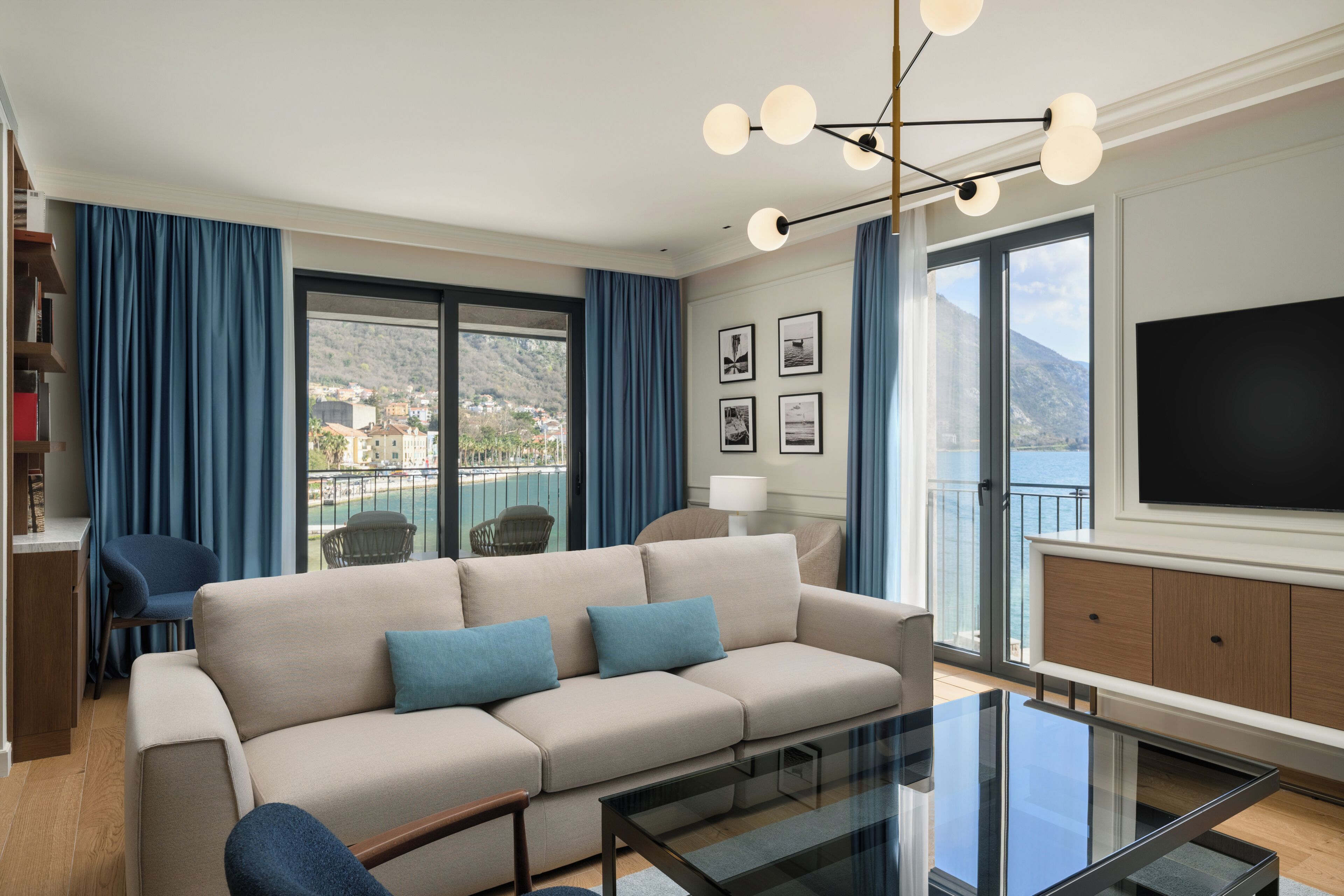 Deluxe Apartment, 2 Bedrooms, Sea View | Hypo-allergenic bedding, minibar, in-room safe, desk