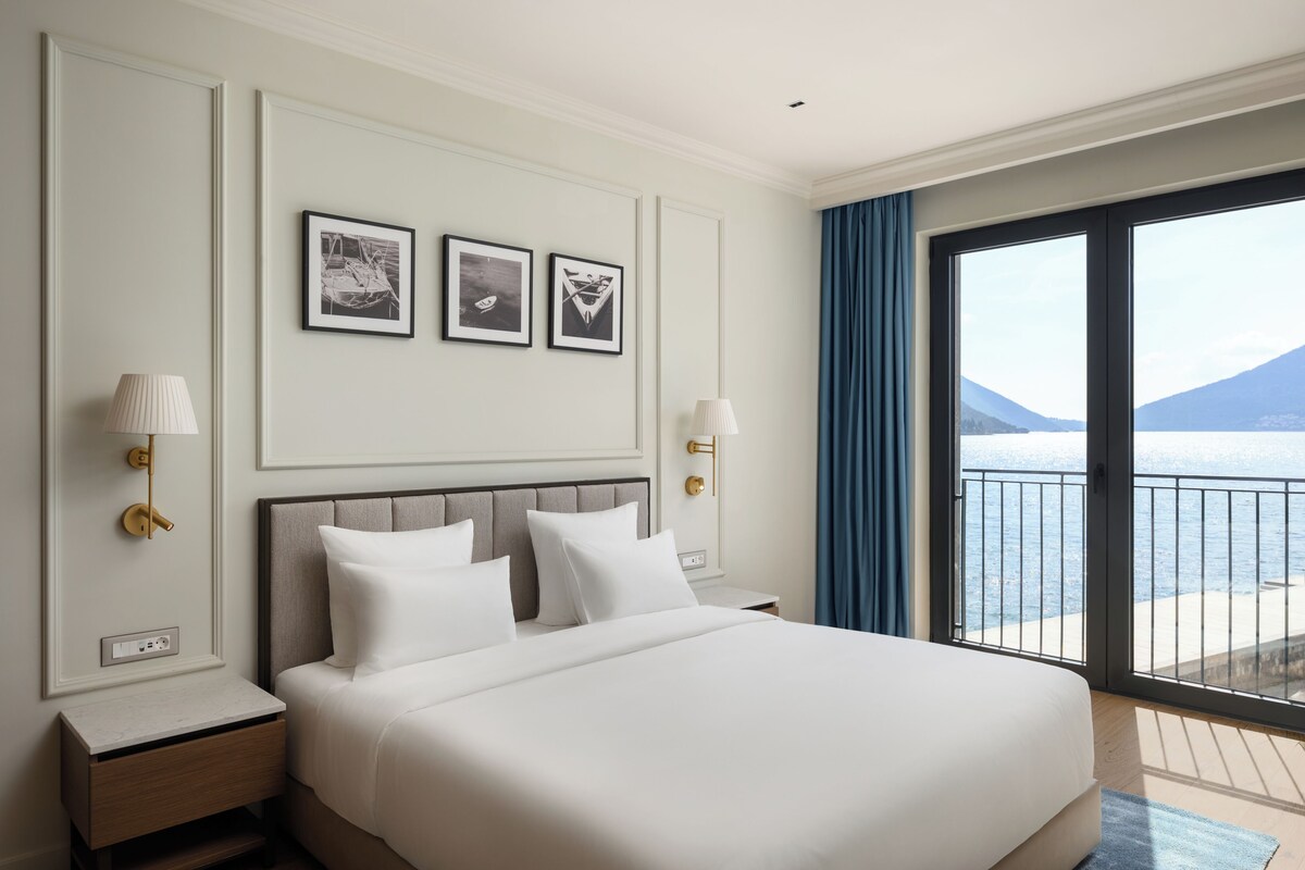 Apartemen Deluks, 1 Tempat Tidur Double dengan tempat tidur Sofa (1 Bedroom) | Seprai antialergi, minibar, brankas, dan meja kerja