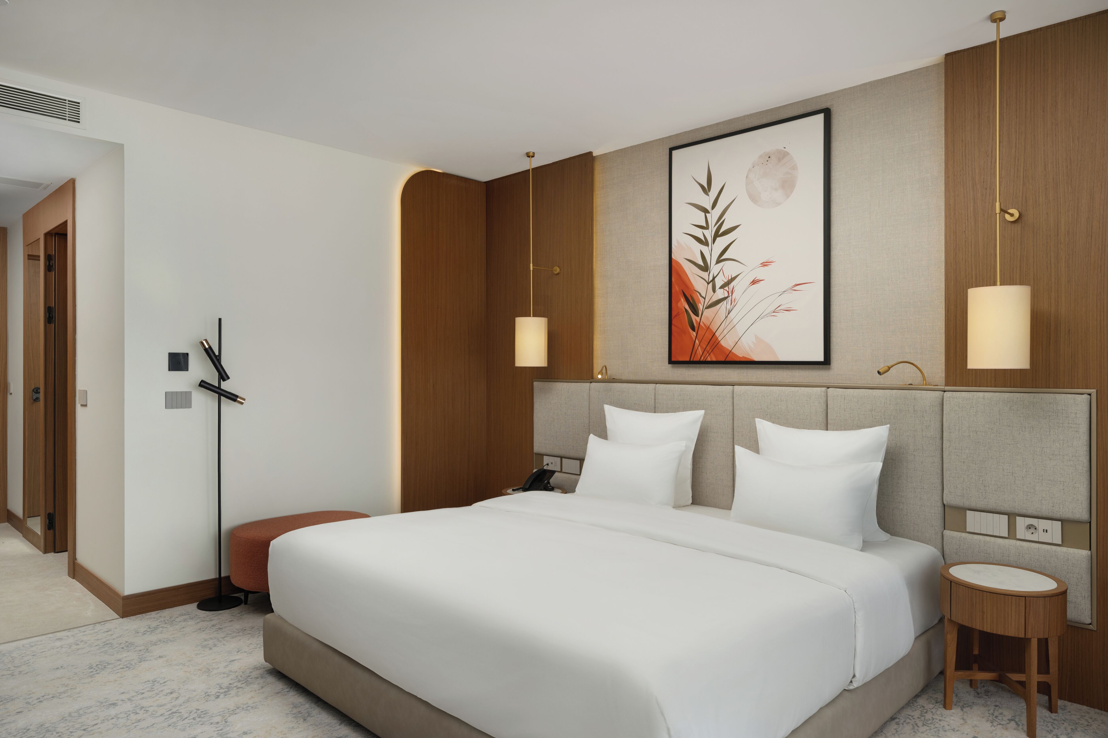 Hypo-allergenic bedding, minibar, in-room safe, desk