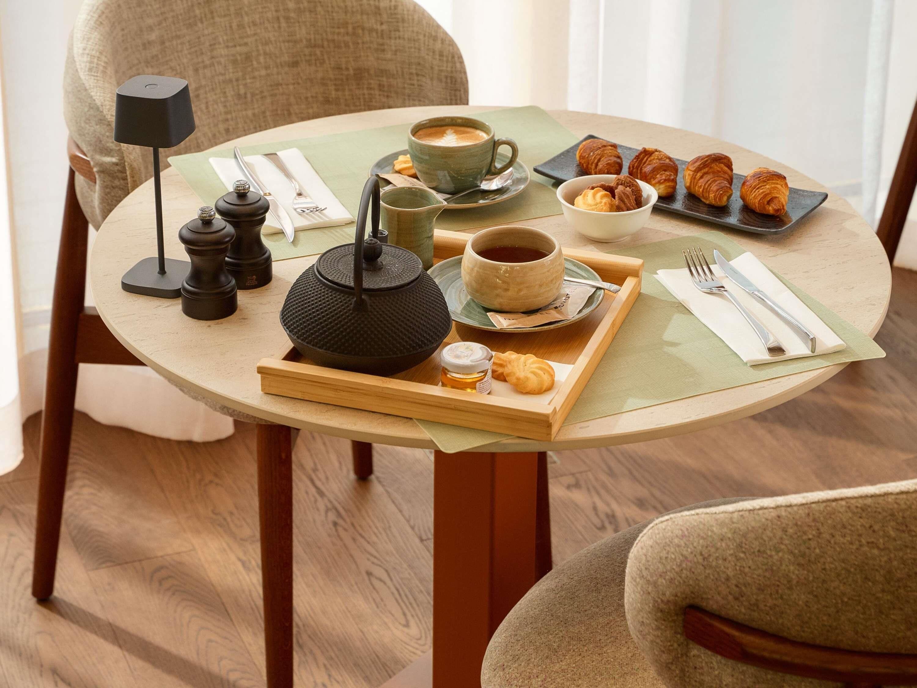 Desayuno buffet los días de semana (EUR 15 por persona)