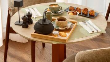 Café da manhã com buffet durante a semana (EUR 15 por pessoa)