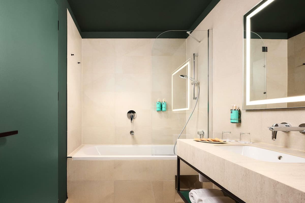 Executive Room, 1 Double Bed with Sofa bed, Accessible