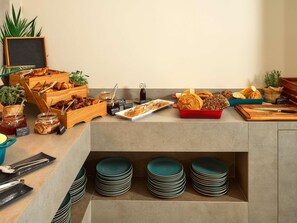 Buffet breakfast for a fee on weekdays - Novotel Zagreb (Zagreb)