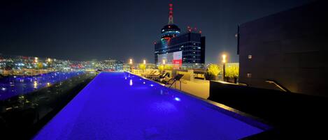 Outdoor pool, a heated pool