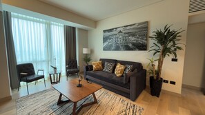 Smart TV, books, stereo