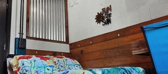 Horse Stall Suite 11 Blackzahag w Breakfast!
