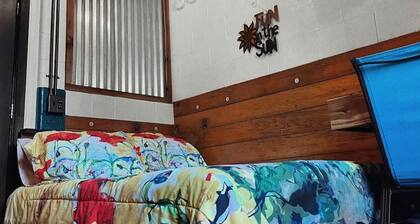 Horse Stall Suite 11 Blackzahag w Breakfast!