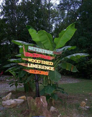 Property grounds - Wood Shed Tiny House at Twig City Farm! (Lebanon)