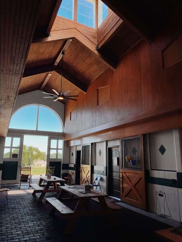 Horse Stall Suite 2 SUN GLO Great adventure space!