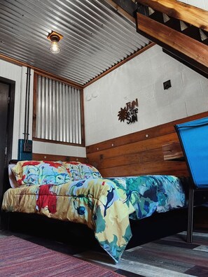 1 bedroom, iron/ironing board, travel cot, WiFi - Horse Stall Suite 2 SUN GLO Great adventure space! (Lebanon)