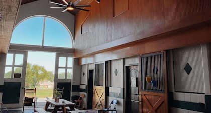 Horse Stall Suite 2 SUN GLO Great adventure space!