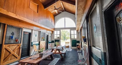 Horse Stall Suite 5 UNCLE ALDUS B & B!