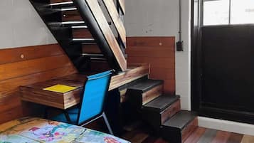 1 chambre, fer et planche à repasser, Wi-Fi, literie fournie