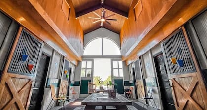 Horse Stall Suite 12 Bellamonda w Farm Breakfast!