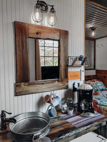 Horse Stall Suite 12 Bellamonda w Farm Breakfast!