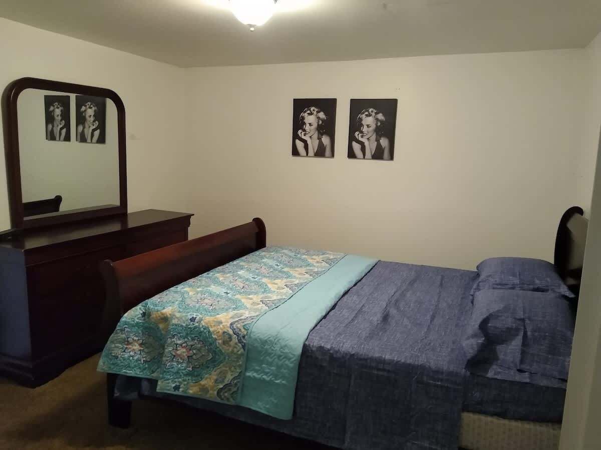 1 dormitorio, tabla de planchar con plancha, cuna de viaje y wifi