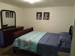 1 habitación, tabla de planchar con plancha, cuna de viaje y wifi 